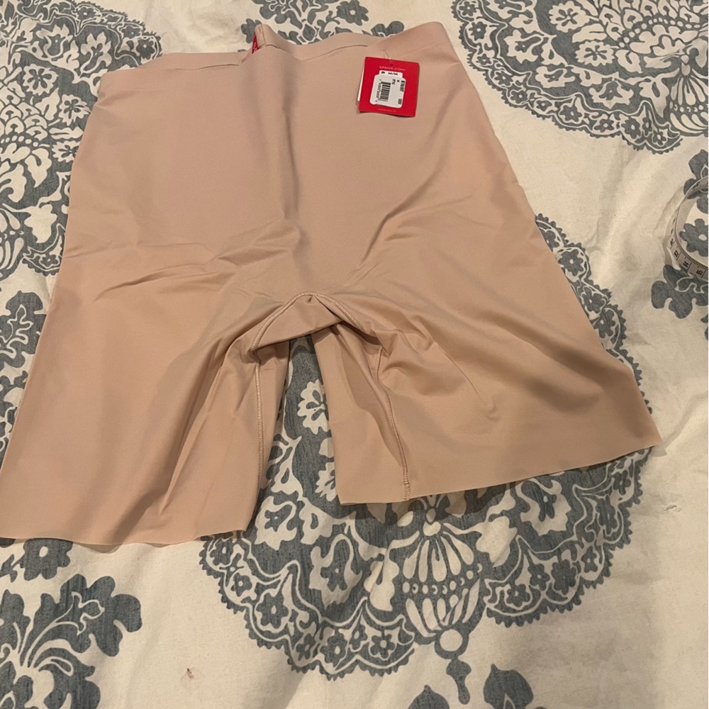 NWT Spanx Thinstincts Mid-Thigh Shorts Shapewear, sz M